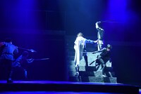 舞台「薔薇王の葬列」より。