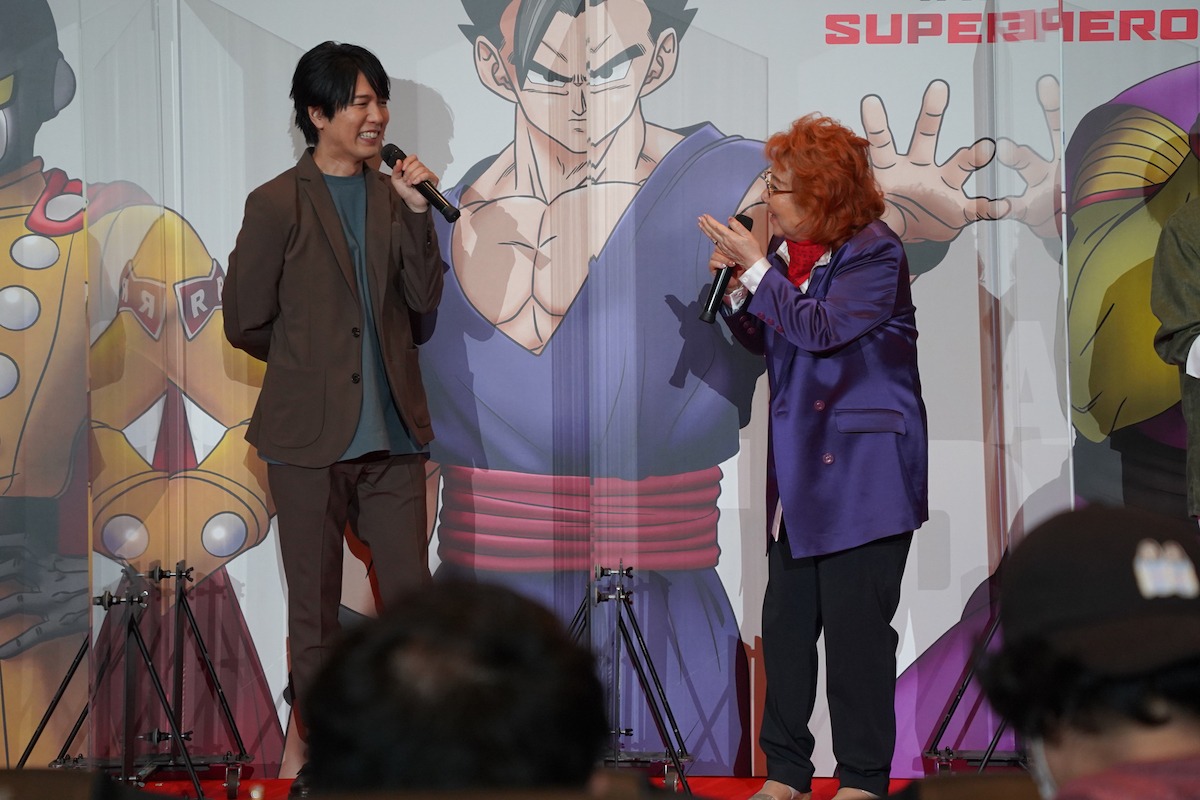 左から神谷浩史、野沢雅子。