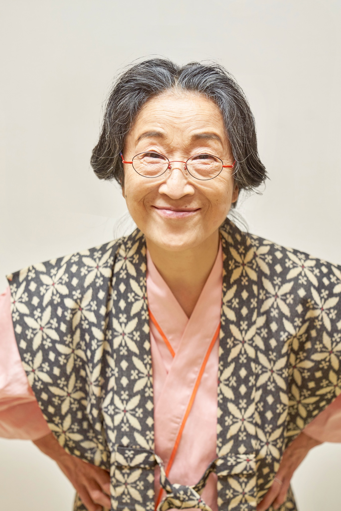木野花演じる和也の祖母・和。