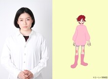 左からベリィ役の川勝未来、ベリィのキャラクター設定画。