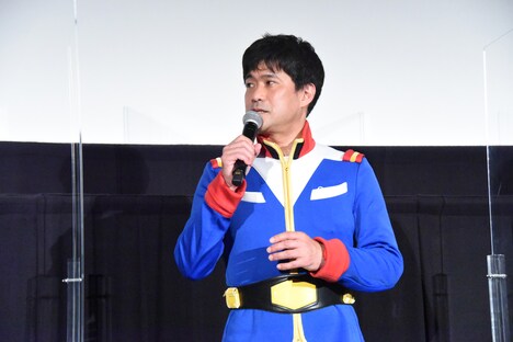 アムロ・レイの衣装で登場した若井おさむ。