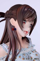 水原千鶴の等身大フィギュア。