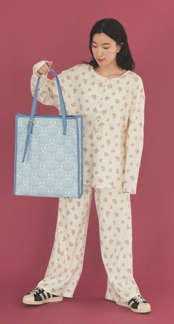 「ONOFFYFREE×ジョジョの奇妙な冒険 ストーンオーシャン スクエアバッグ」