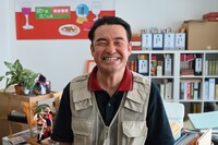 仁科貴扮する樋口。(c)「イケメン共よ メシを喰え」製作委員会