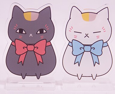 左がLaLa7月号の付録「ニャンコ先生ペアアクリルスタンド第1弾、右がLaLa8月号の付録「ニャンコ先生ペアアクリルスタンド第2弾」 。