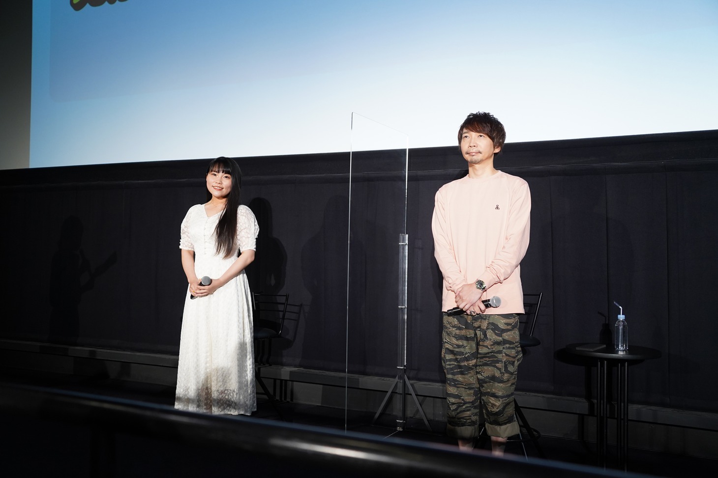 左から神月柚莉愛、諏訪部順一。