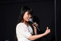 “ちみもネイル”を披露する神月柚莉愛。