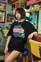 「初音ミク SOUND DELIVERY デリバリースタッフTシャツ」着用イメージ