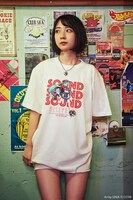 「初音ミク SOUND DELIVERY イラストTシャツ」着用イメージ