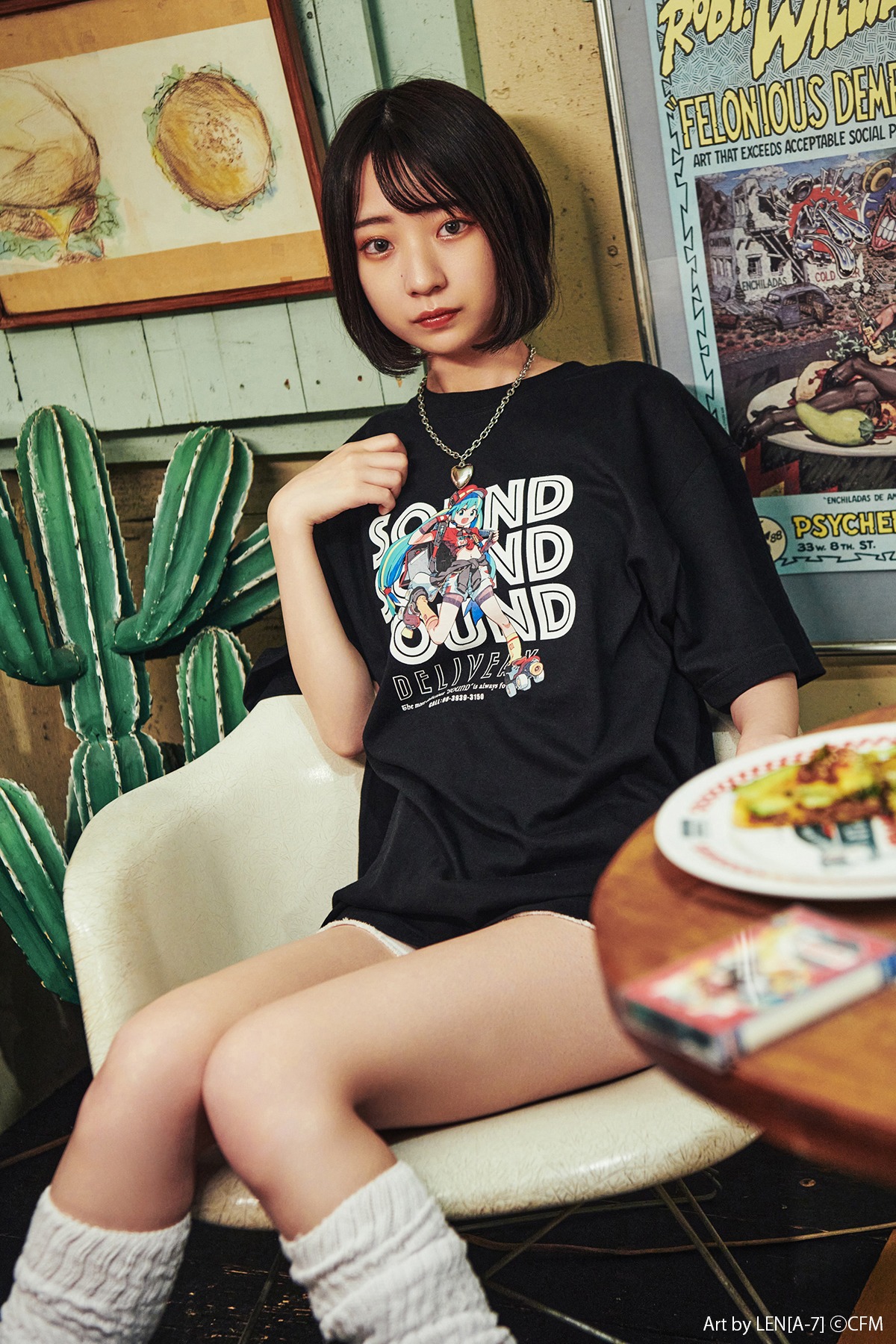 「初音ミク SOUND DELIVERY イラストTシャツ」着用イメージ
