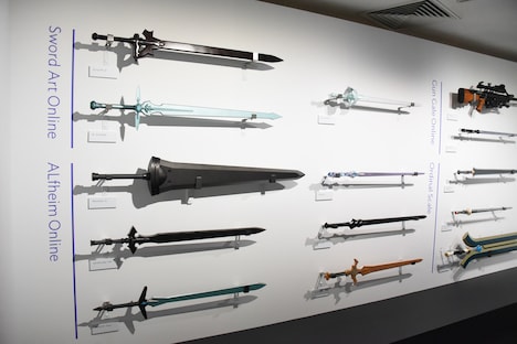 「#03 /action」より、キリトらの武器のレプリカ。