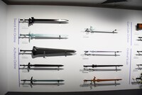 「#03 /action」より、キリトらの武器のレプリカ。