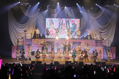 出演者全員による「Make it!」のパフォーマンス。