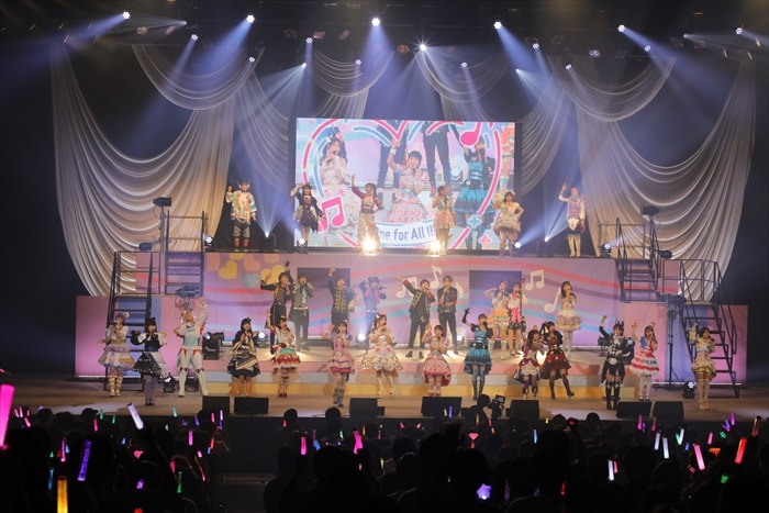 出演者全員による「Make it!」のパフォーマンス。