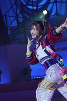 「Starlight!」を歌う弥生ひな役の内田彩。