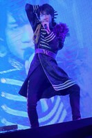 「SHOW ME SO SWEET RULE」を歌う高瀬コヨイ役の土田玲央。