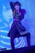 「SHOW ME SO SWEET RULE」を歌う高瀬コヨイ役の土田玲央。