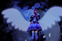 「ピュアリ☆スマイリィ」を歌う白玉みかん役の渡部優衣。