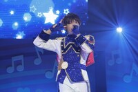 「エスコート・パレット・ショウタイム！」を歌う夢川ショウゴ役の山下誠一郎。