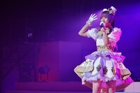 「Step!Step!Step!」を歌う華園しゅうか役の朝日奈丸佳。