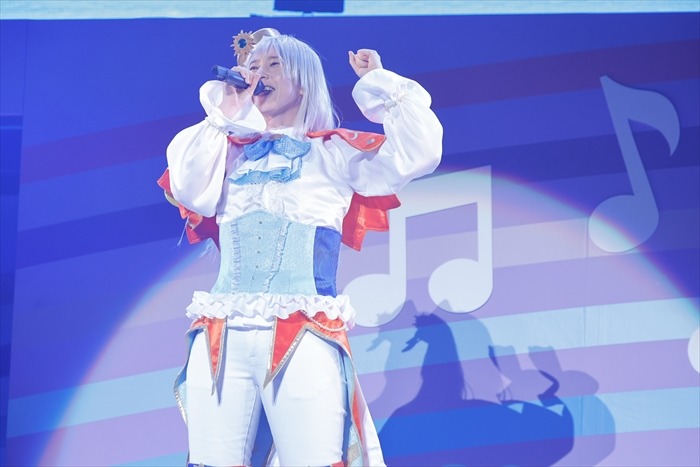 「Despertar del SOL!」を歌うソルル役の斎賀みつき。