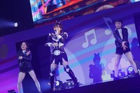 「キューティー・ブレイキン」を歌う黒川すず役の徳井青空。