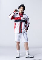 宮垣祐也扮する都忍。