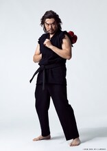 岸祐二扮する三船入道。