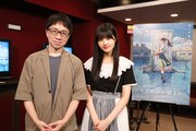 左から新海誠、原菜乃華。