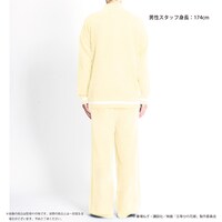 一花モデルのルームウェア着用画像。