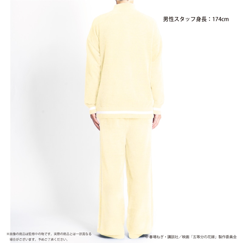 一花モデルのルームウェア着用画像。