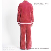 五月モデルのルームウェア着用画像。