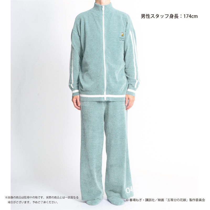 四葉モデルのルームウェア着用画像。