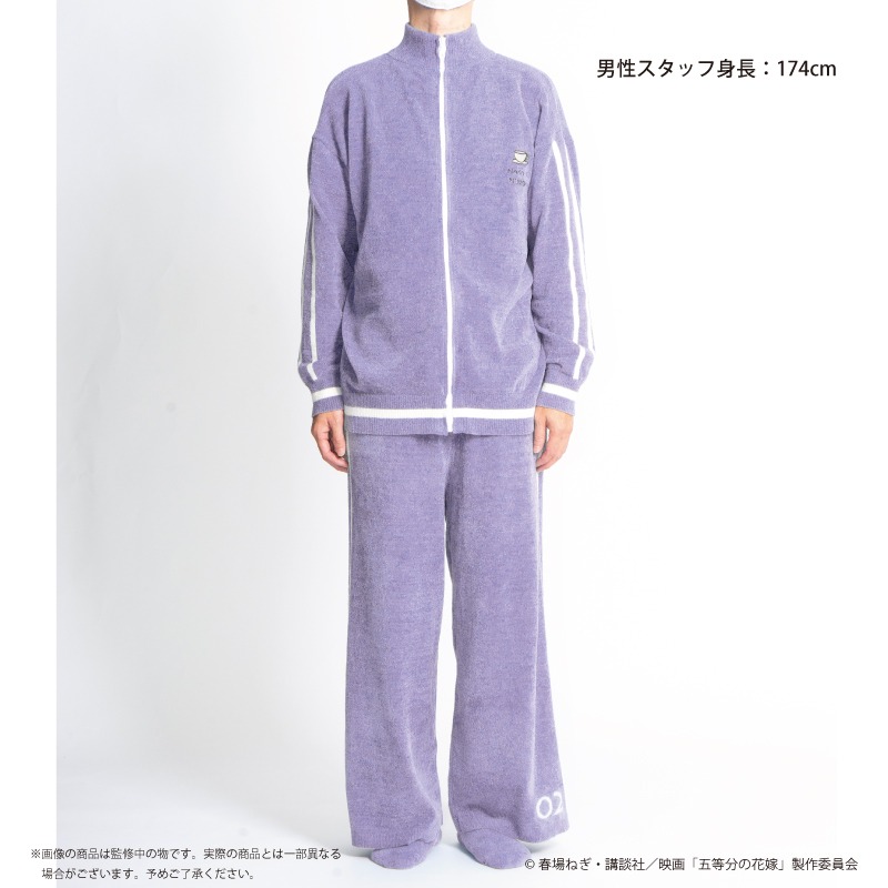 二乃モデルのルームウェア着用画像。