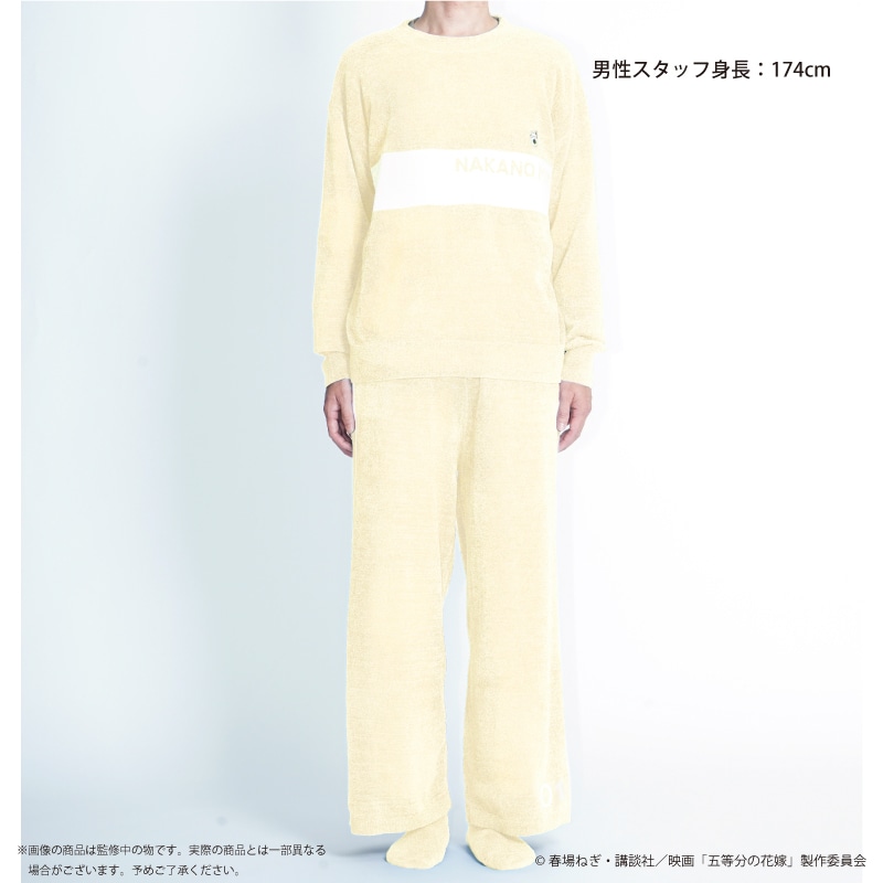 一花モデルのルームウェア着用画像。