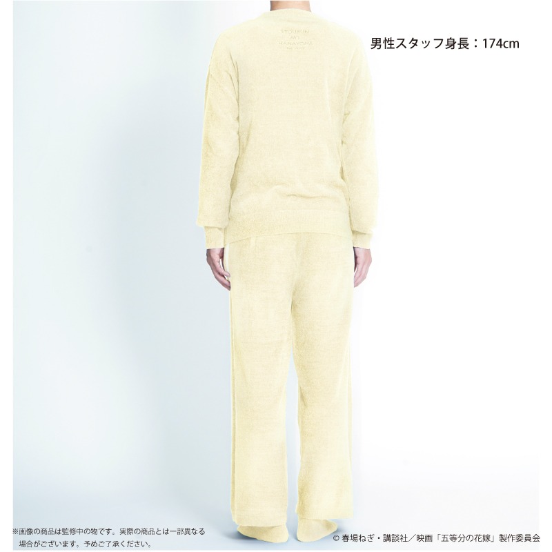 一花モデルのルームウェア着用画像。