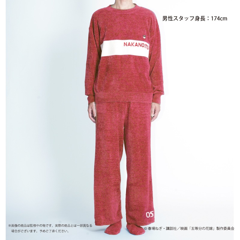五月モデルのルームウェア着用画像。