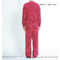 五月モデルのルームウェア着用画像。