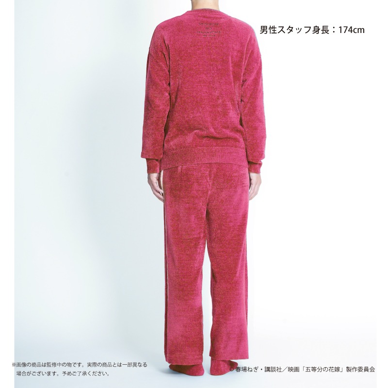 五月モデルのルームウェア着用画像。