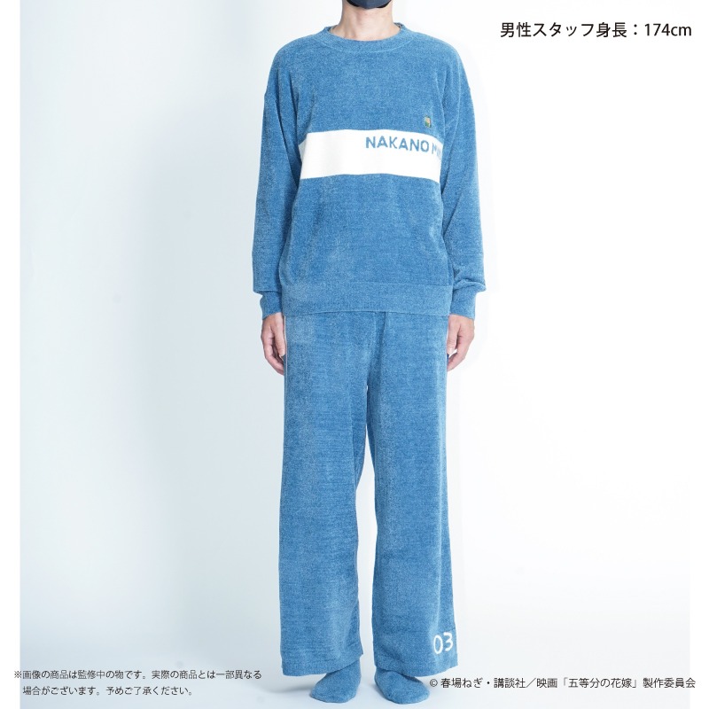 三玖モデルのルームウェア着用画像。