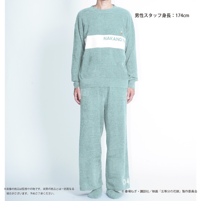 四葉モデルのルームウェア着用画像。