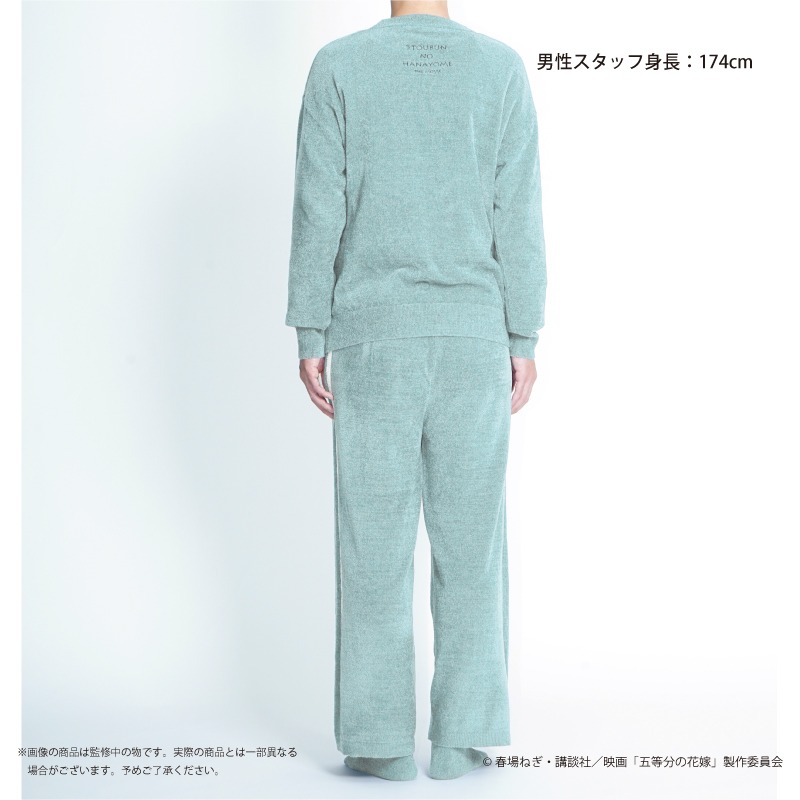 四葉モデルのルームウェア着用画像。
