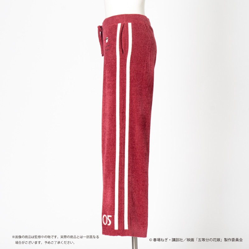 「映画『五等分の花嫁』オリジナルロングパンツ」の五月モデル。