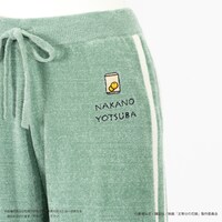 「映画『五等分の花嫁』オリジナルロングパンツ」の四葉モデル。