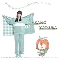 四葉モデルのルームウェア着用画像。