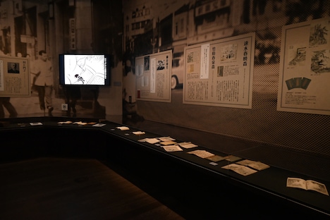 「水木しげるの妖怪 百鬼夜行展～お化けたちはこうして生まれた～」の様子。(c)水木プロダクション