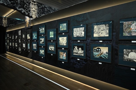 「水木しげるの妖怪 百鬼夜行展～お化けたちはこうして生まれた～」の様子。(c)水木プロダクション