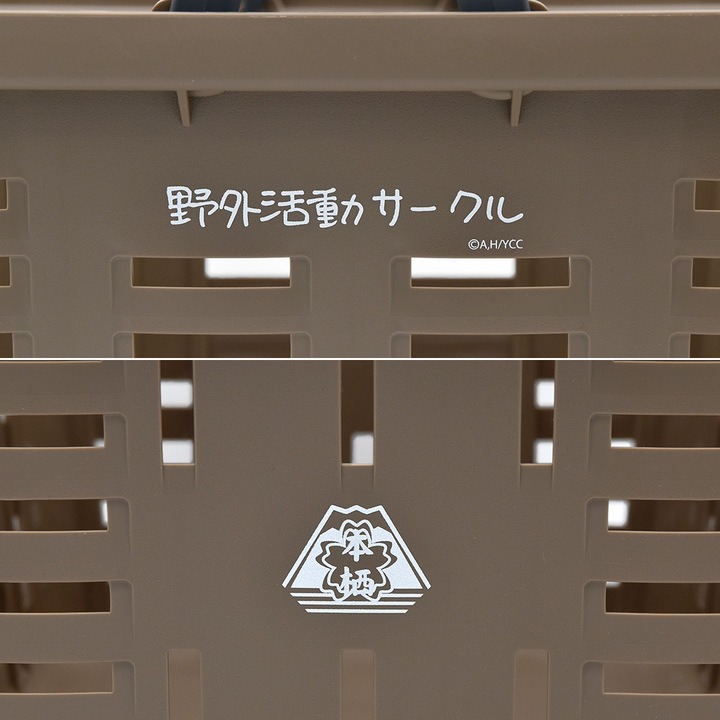 カーキ