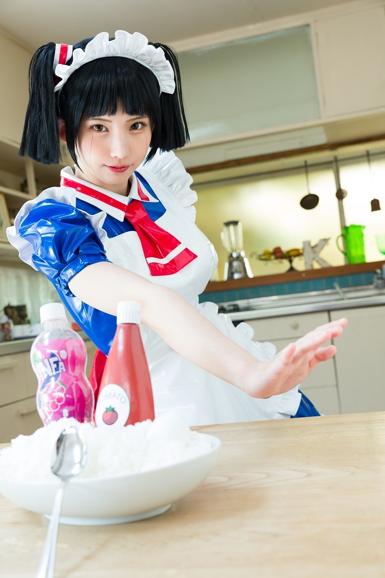 えなこ扮するロボコ。 撮影/Takeo Dec. (c)宮崎周平/集英社