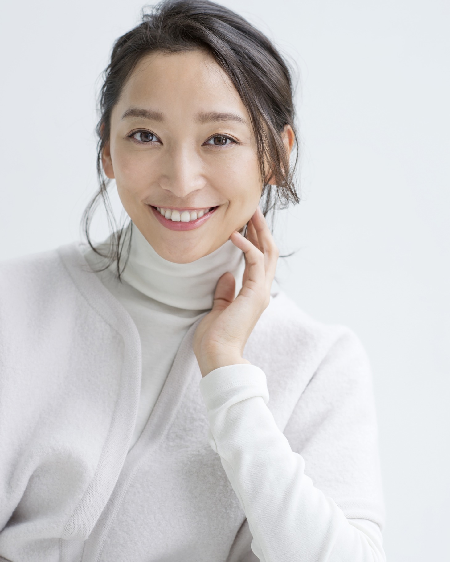 杏 (c)Junko Tamaki(t.cube)